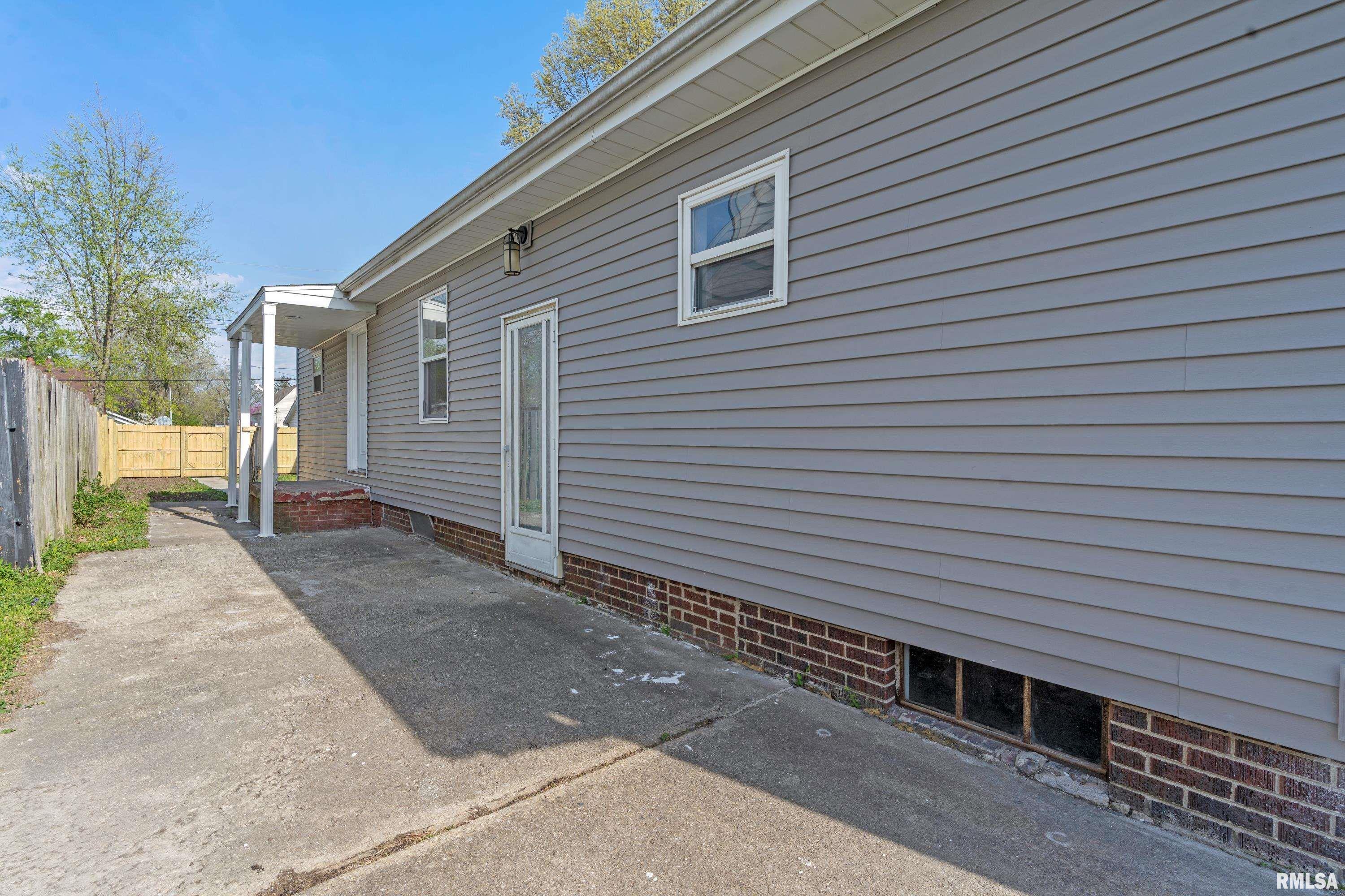 2420 South 5th Street Springfield, IL 62703 - Photo 2 of 26