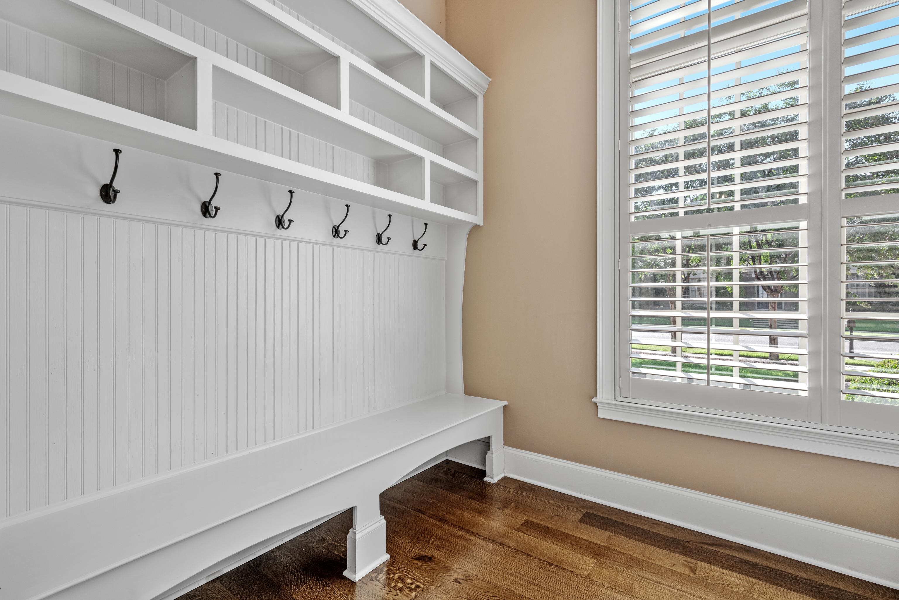 2840 Rue Jordan Cove Germantown, TN 38138 - Photo 18 of 40 a hallway with a window