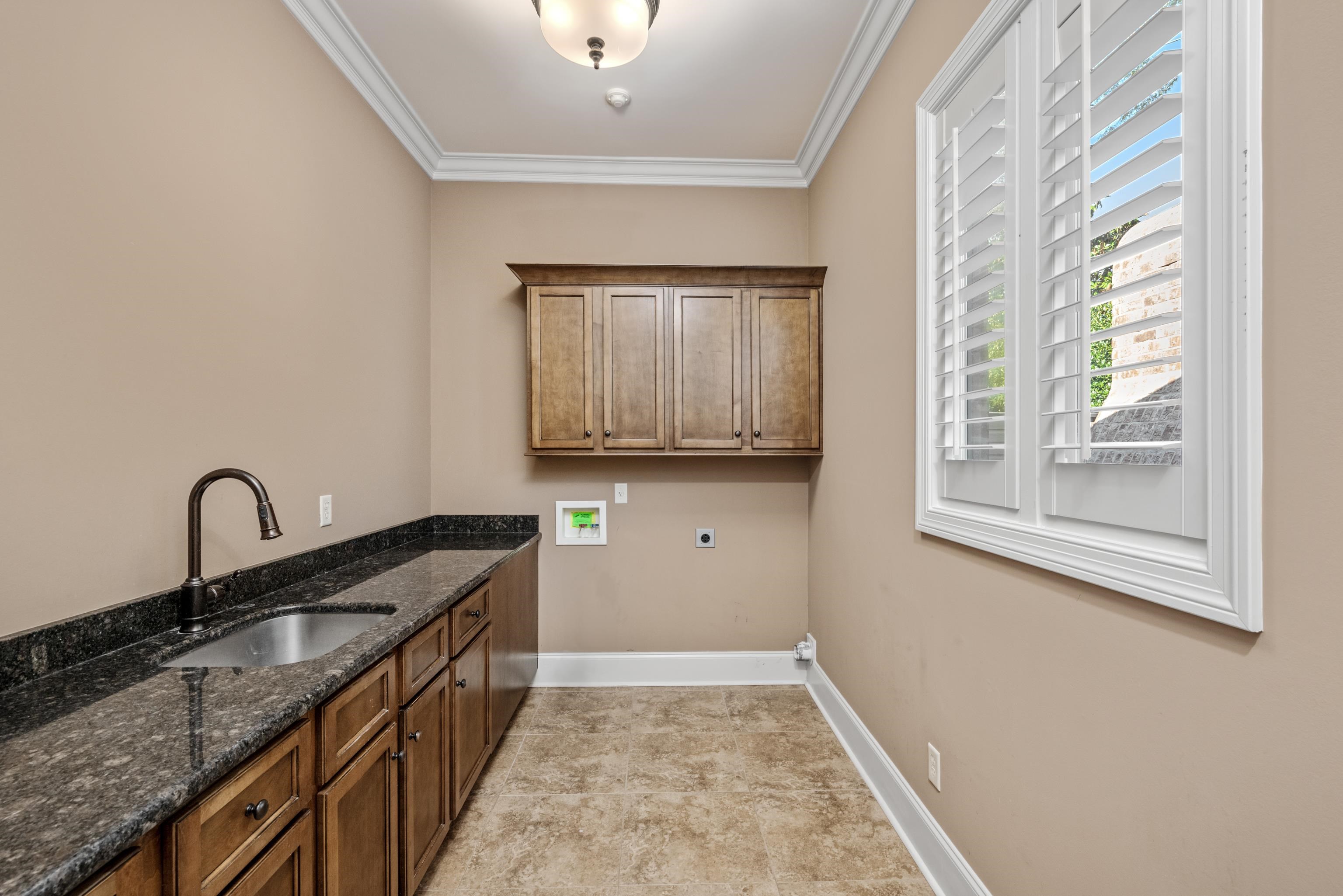 2840 Rue Jordan Cove Germantown, TN 38138 - Photo 20 of 40 a kitchen with granite countertop a stove a sink and a microwave