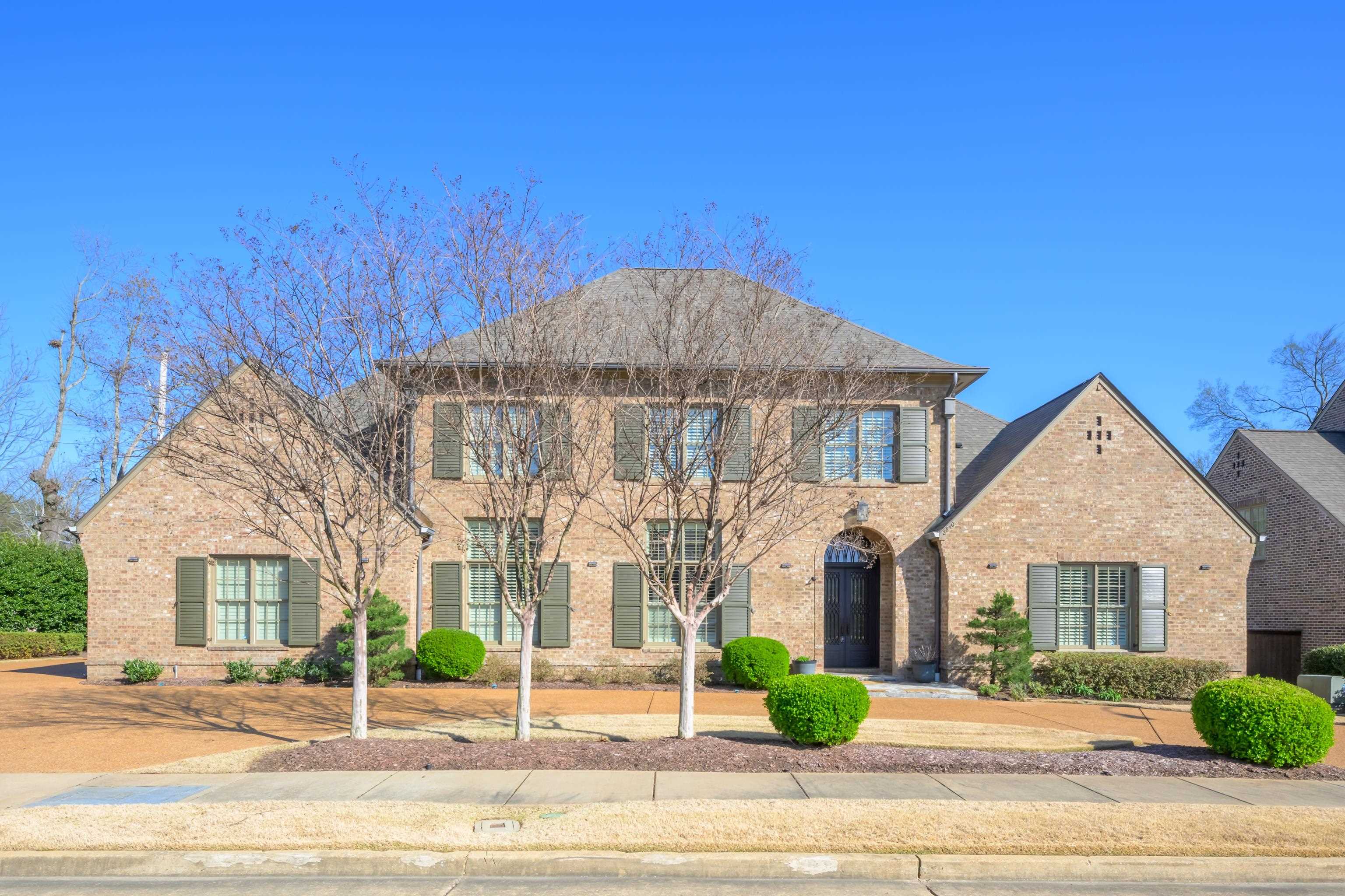 2840 Rue Jordan Cove Germantown, TN 38138 - Photo 2 of 40 a front view of a house