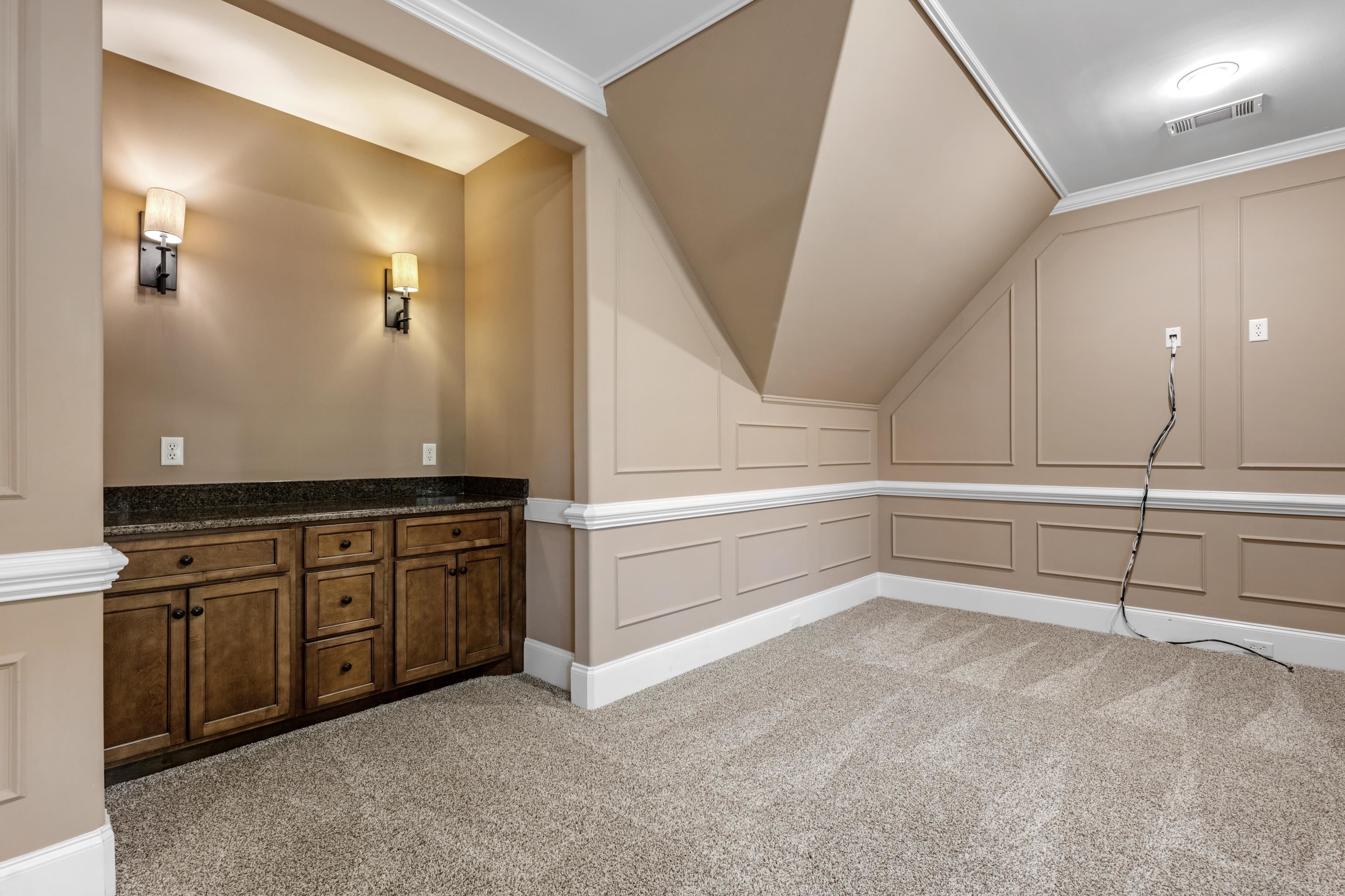 2840 Rue Jordan Cove Germantown, TN 38138 - Photo 30 of 40 a view of a hallway with cabinets