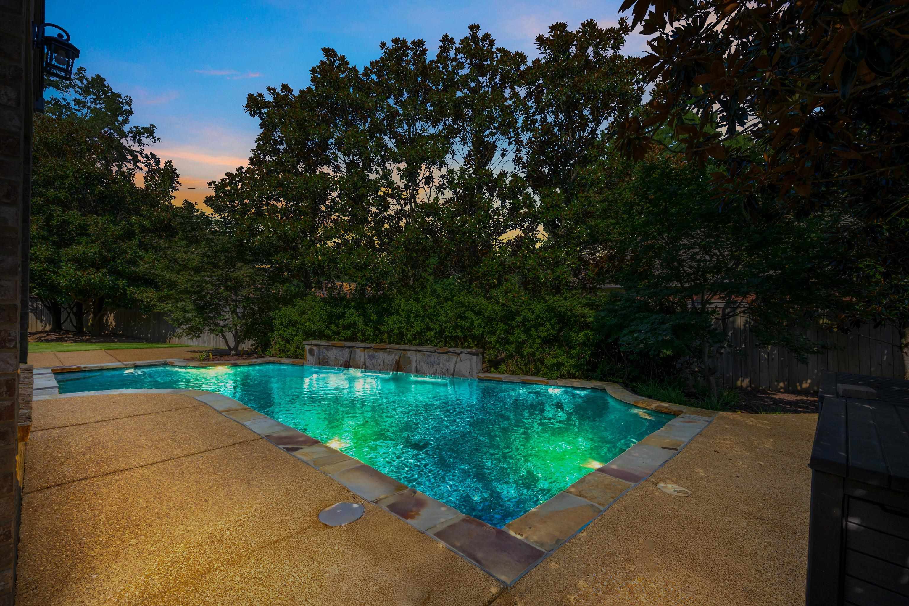 2840 Rue Jordan Cove Germantown, TN 38138 - Photo 4 of 40 a view of a swimming pool with a garden