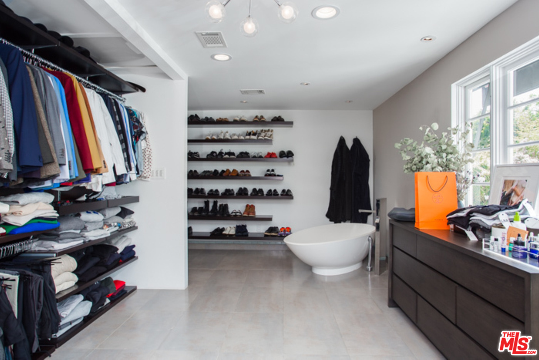 1323 Club View Drive Los Angeles, CA 90024 - Photo 11 of 25
