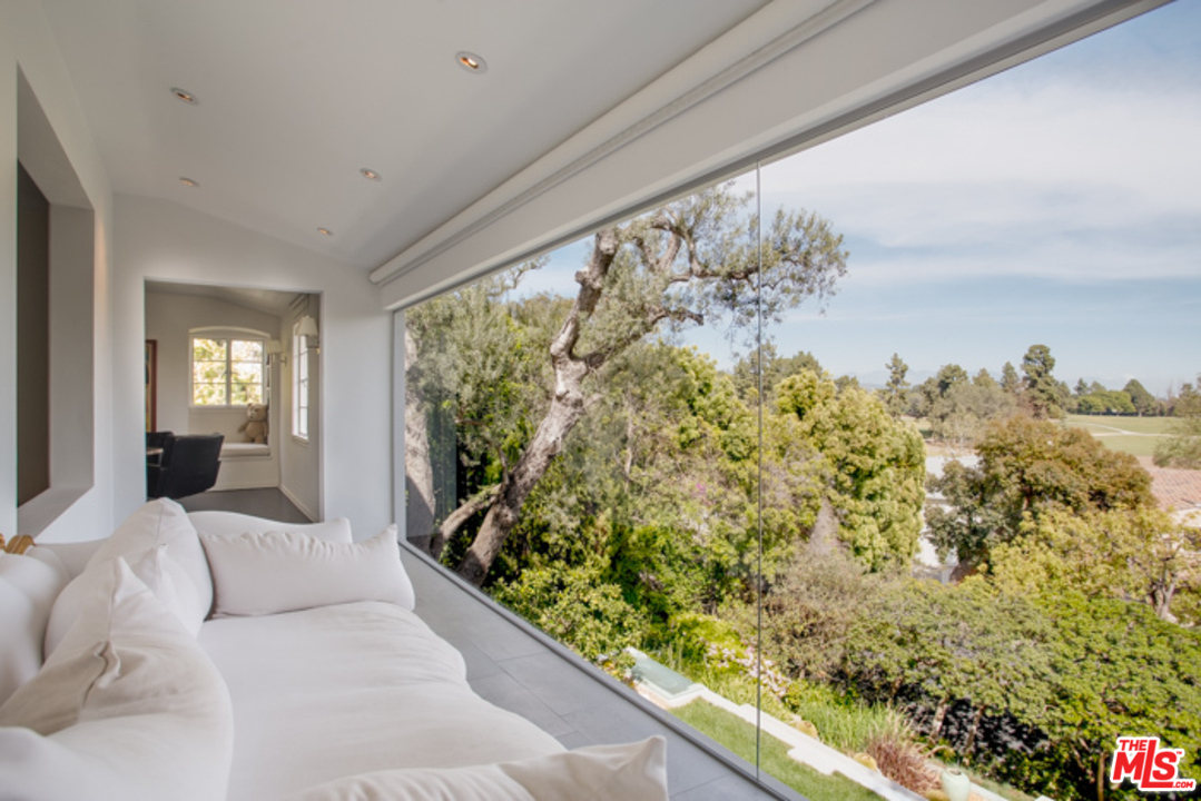 1323 Club View Drive Los Angeles, CA 90024 - Photo 12 of 25