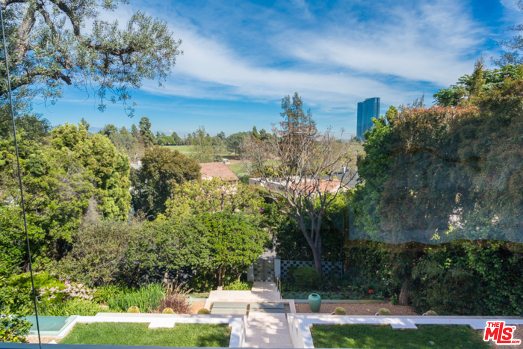 1323 Club View Drive Los Angeles, CA 90024 - Photo 13 of 25