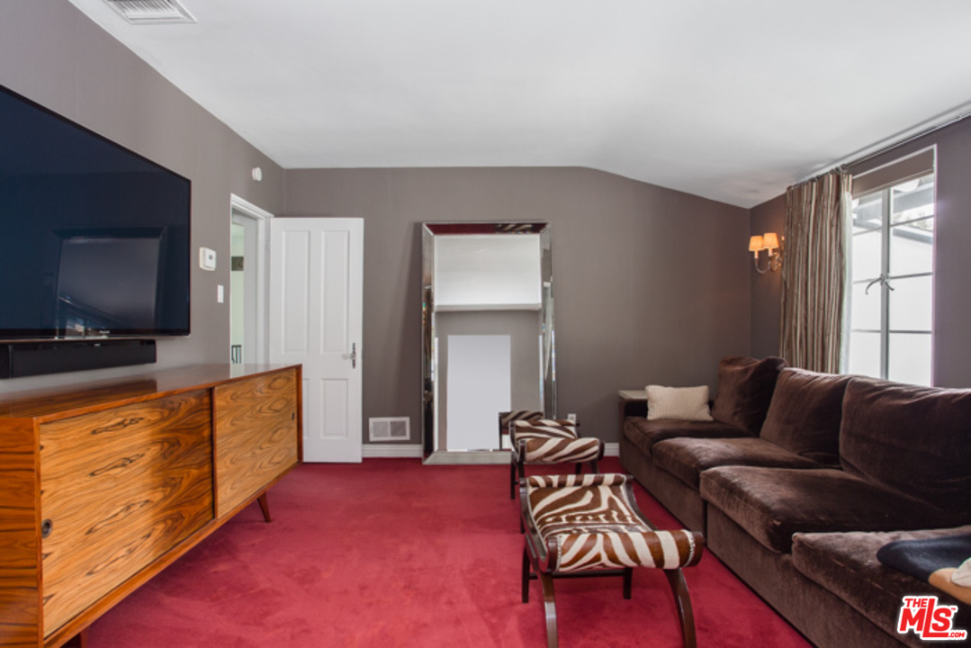 1323 Club View Drive Los Angeles, CA 90024 - Photo 15 of 25