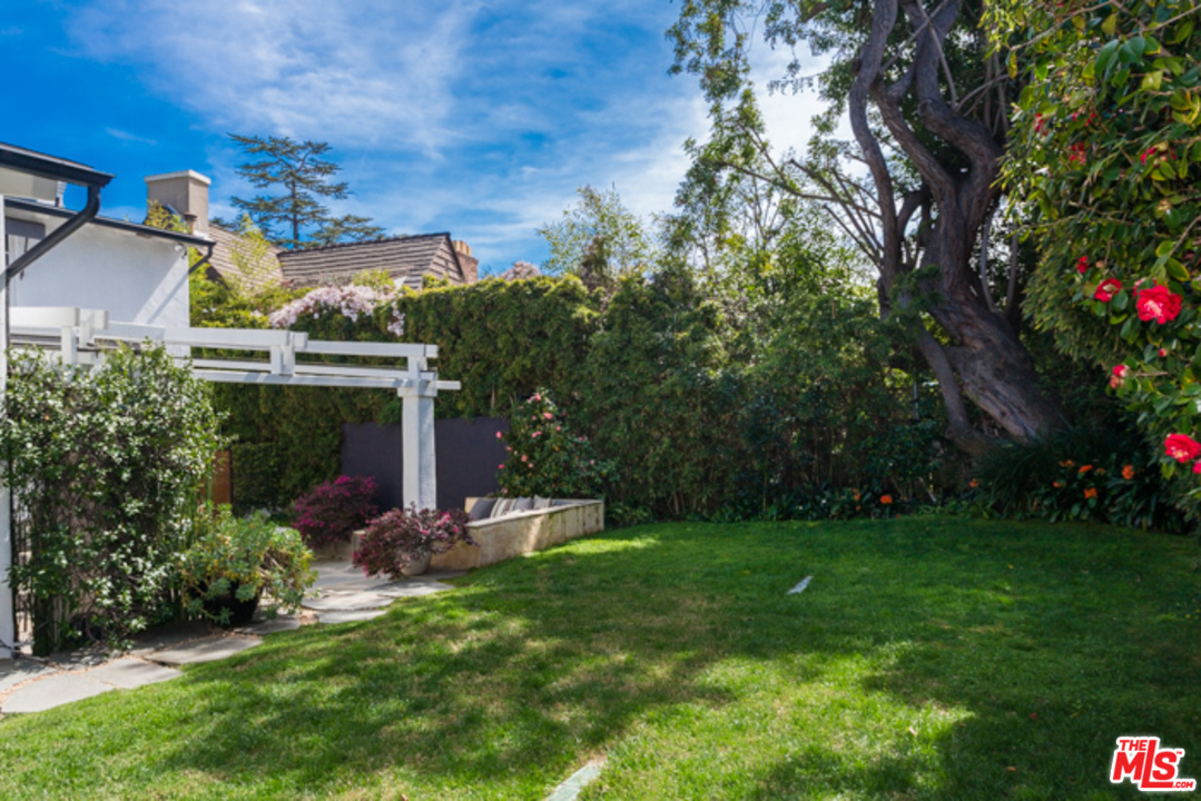 1323 Club View Drive Los Angeles, CA 90024 - Photo 19 of 25