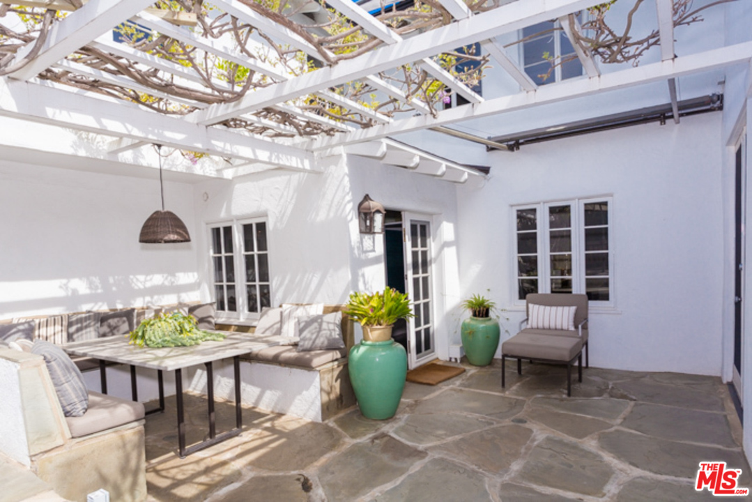 1323 Club View Drive Los Angeles, CA 90024 - Photo 20 of 25