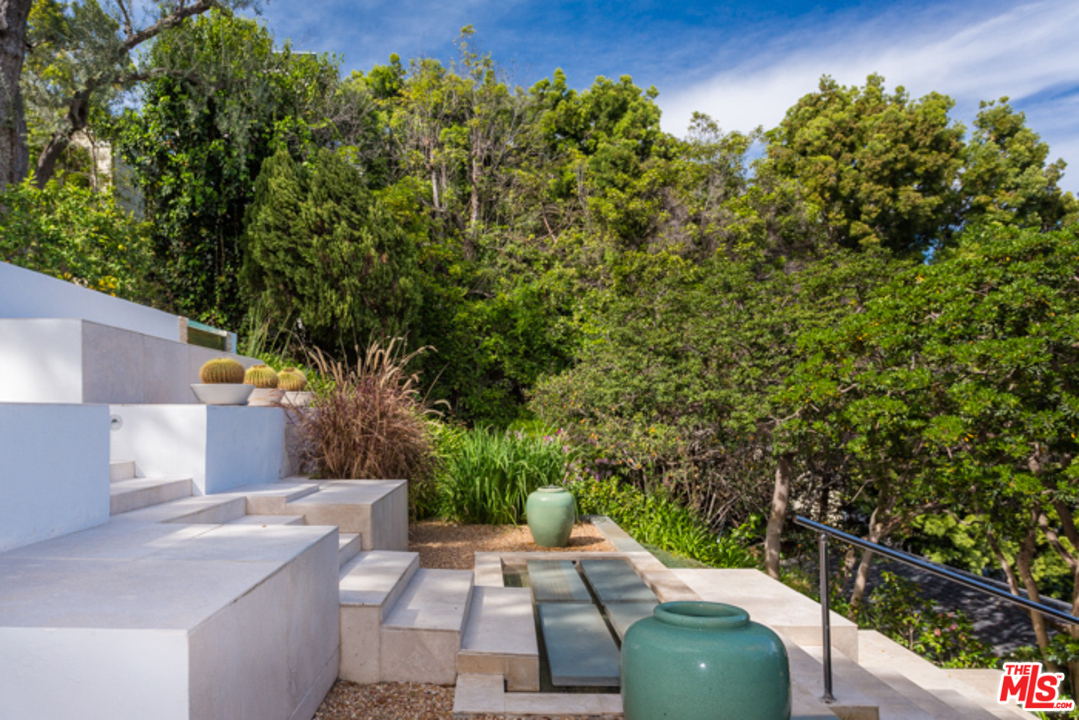 1323 Club View Drive Los Angeles, CA 90024 - Photo 24 of 25