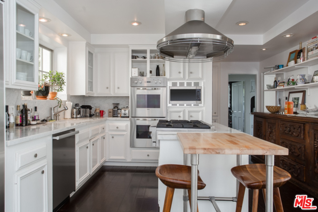 1323 Club View Drive Los Angeles, CA 90024 - Photo 7 of 25