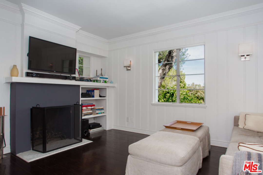 1323 Club View Drive Los Angeles, CA 90024 - Photo 10 of 25