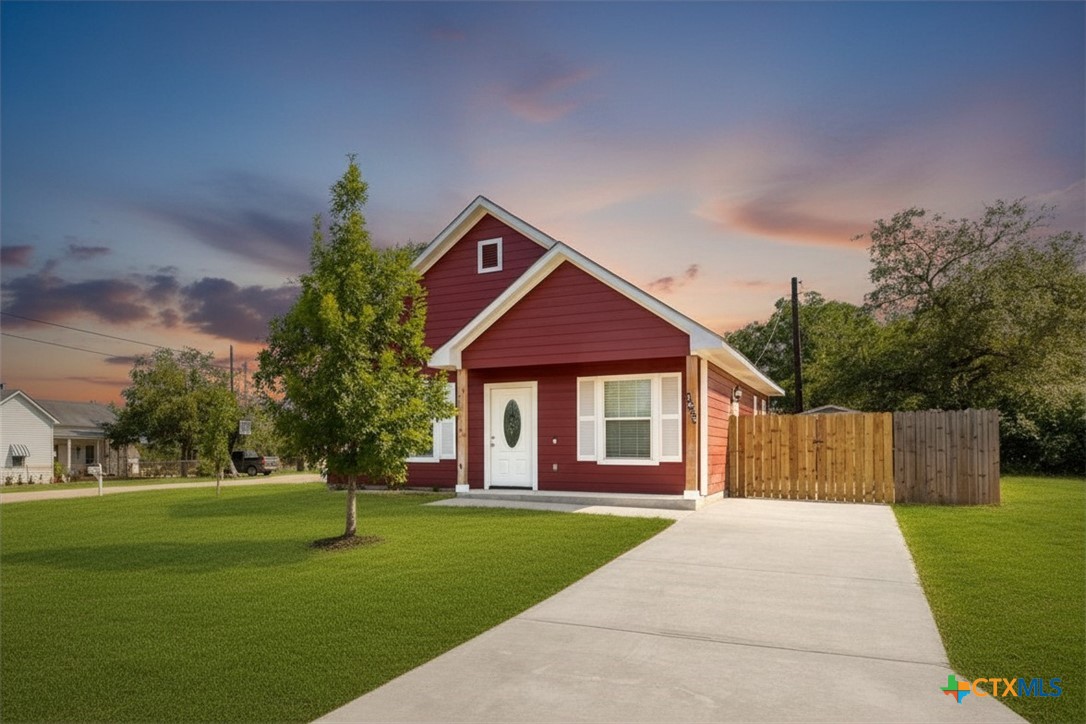 1628 Armstrong Street Luling, TX 78648 - Photo 1 of 22