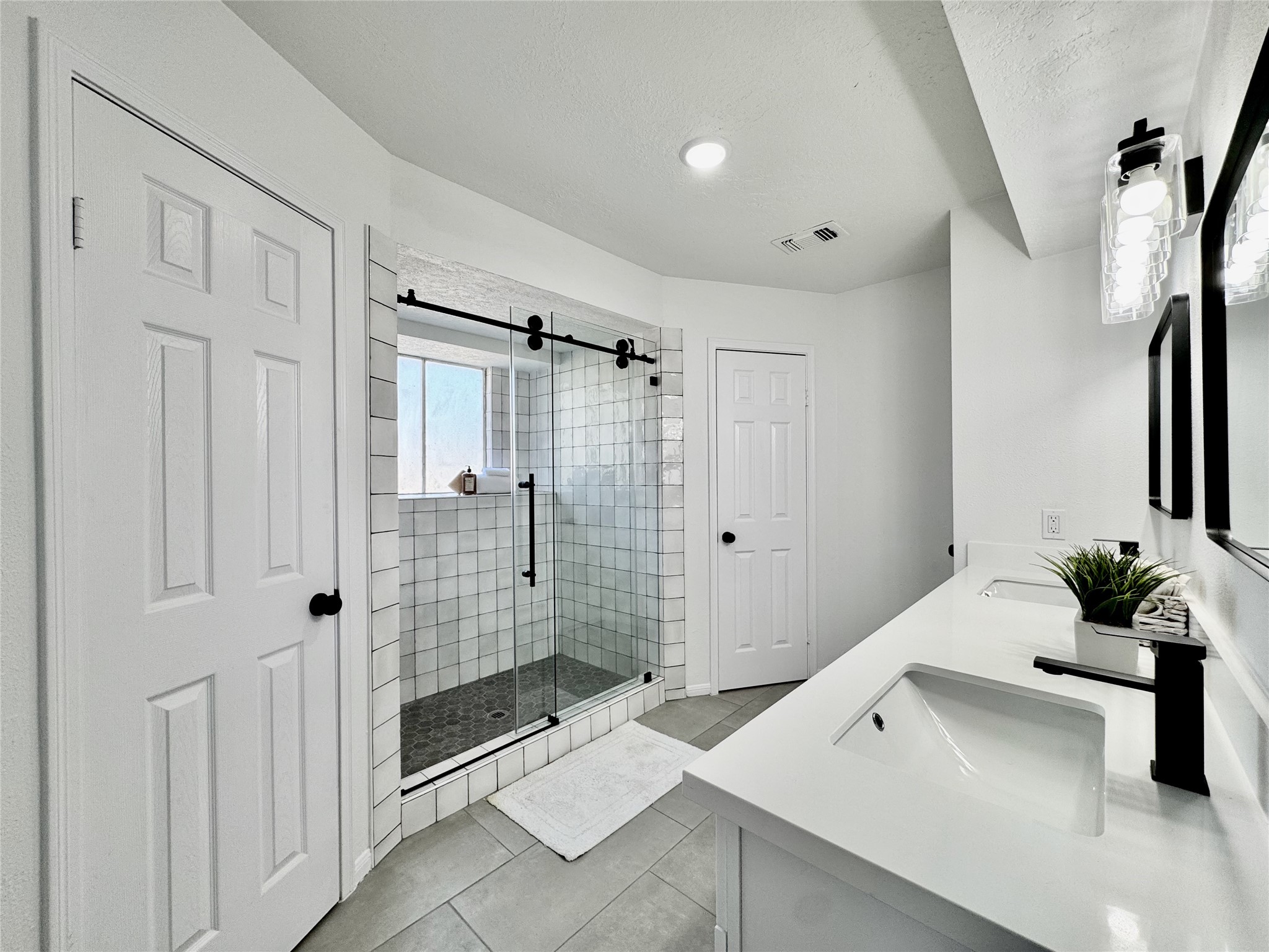 3739 Moonlite Drive Pasadena, TX 77505 - Photo 19 of 32 a bathroom with a shower sink and mirror