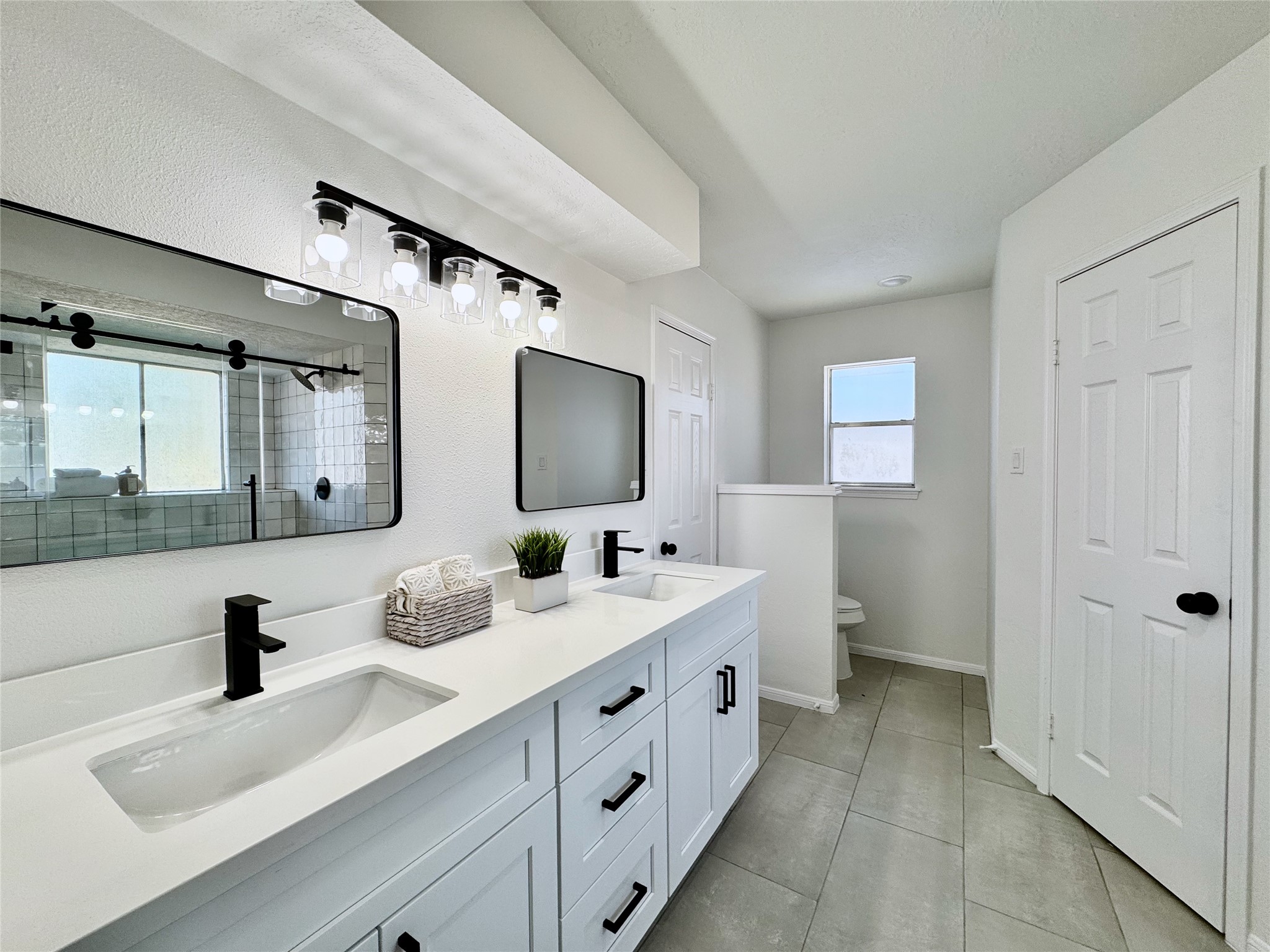 3739 Moonlite Drive Pasadena, TX 77505 - Photo 22 of 32 a bathroom with a double vanity sink and mirror