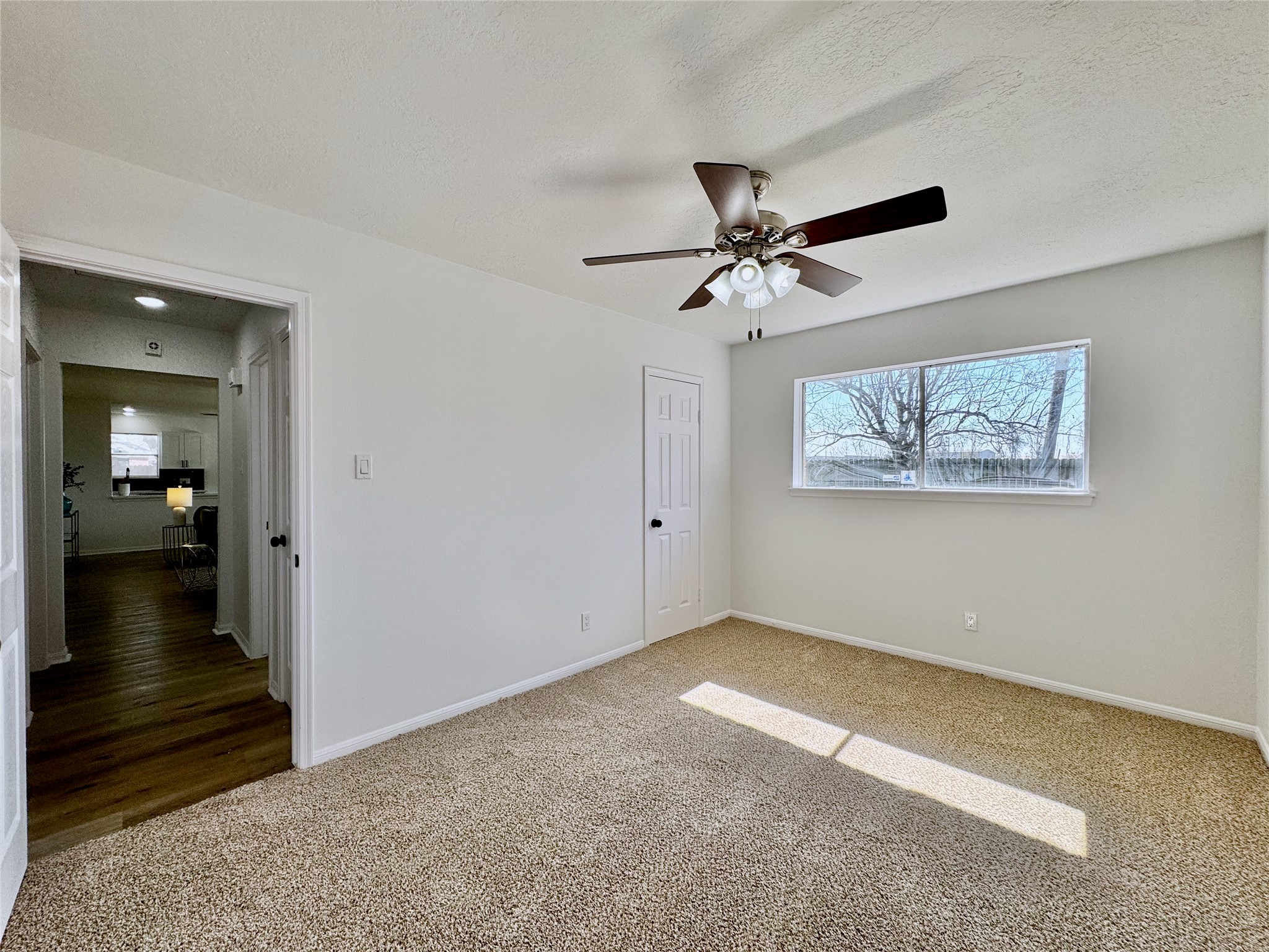 3739 Moonlite Drive Pasadena, TX 77505 - Photo 24 of 32 an empty room with fan and windows
