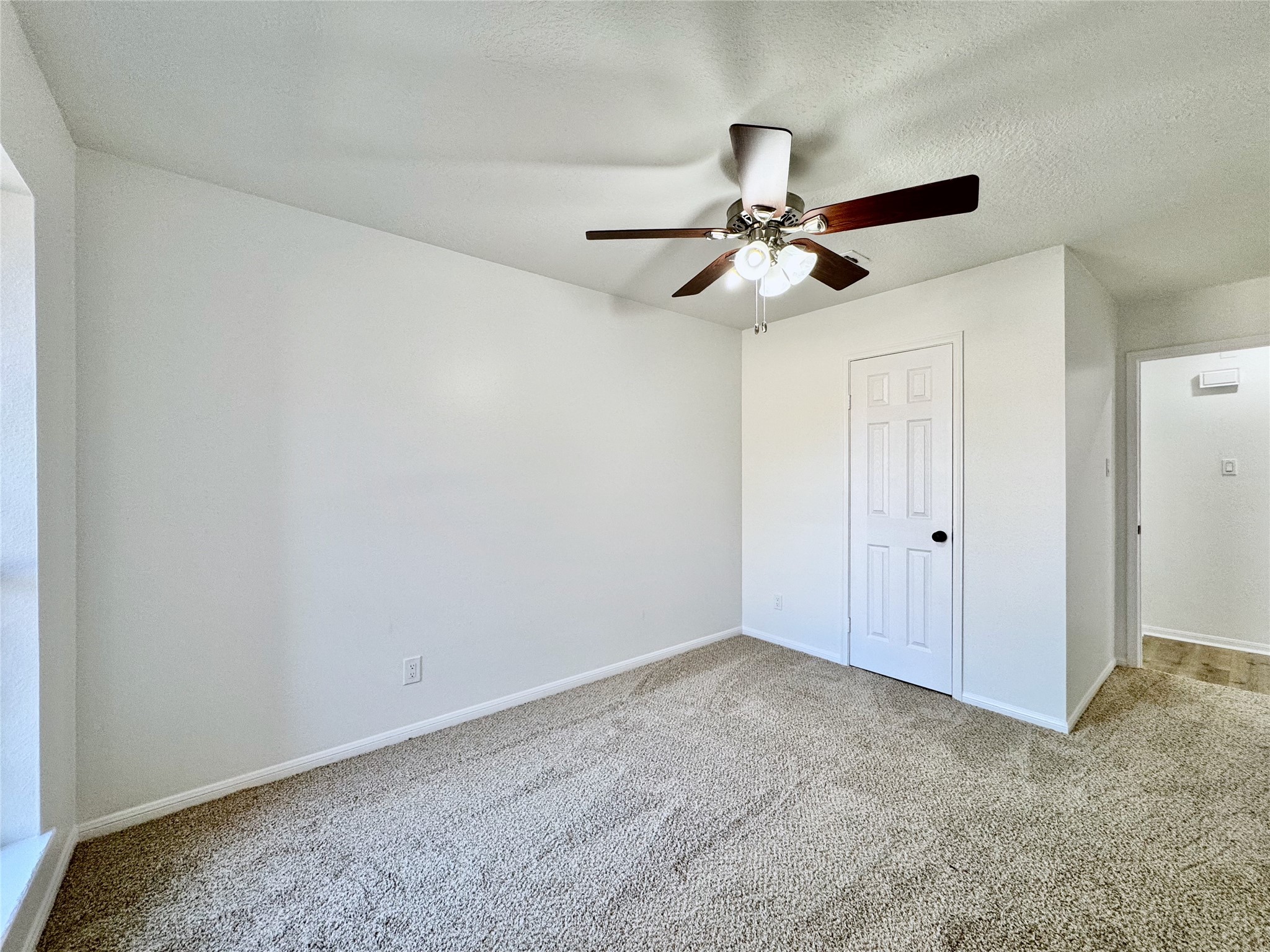 3739 Moonlite Drive Pasadena, TX 77505 - Photo 28 of 32 a view of an empty room and a ceiling fan
