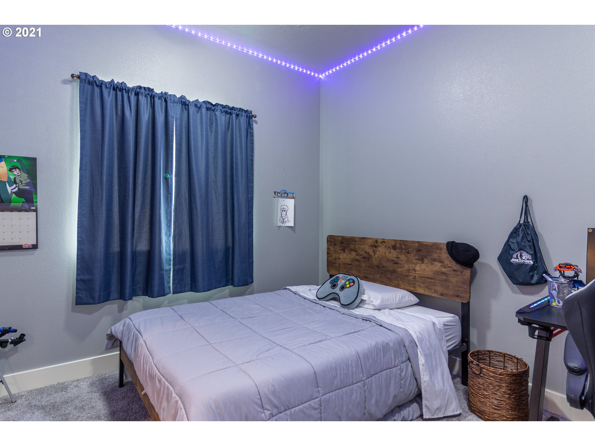 31931 Sun Ridge Lane Hermiston, OR 97838 - Photo 16 of 32 a bedroom with a bed and a closet