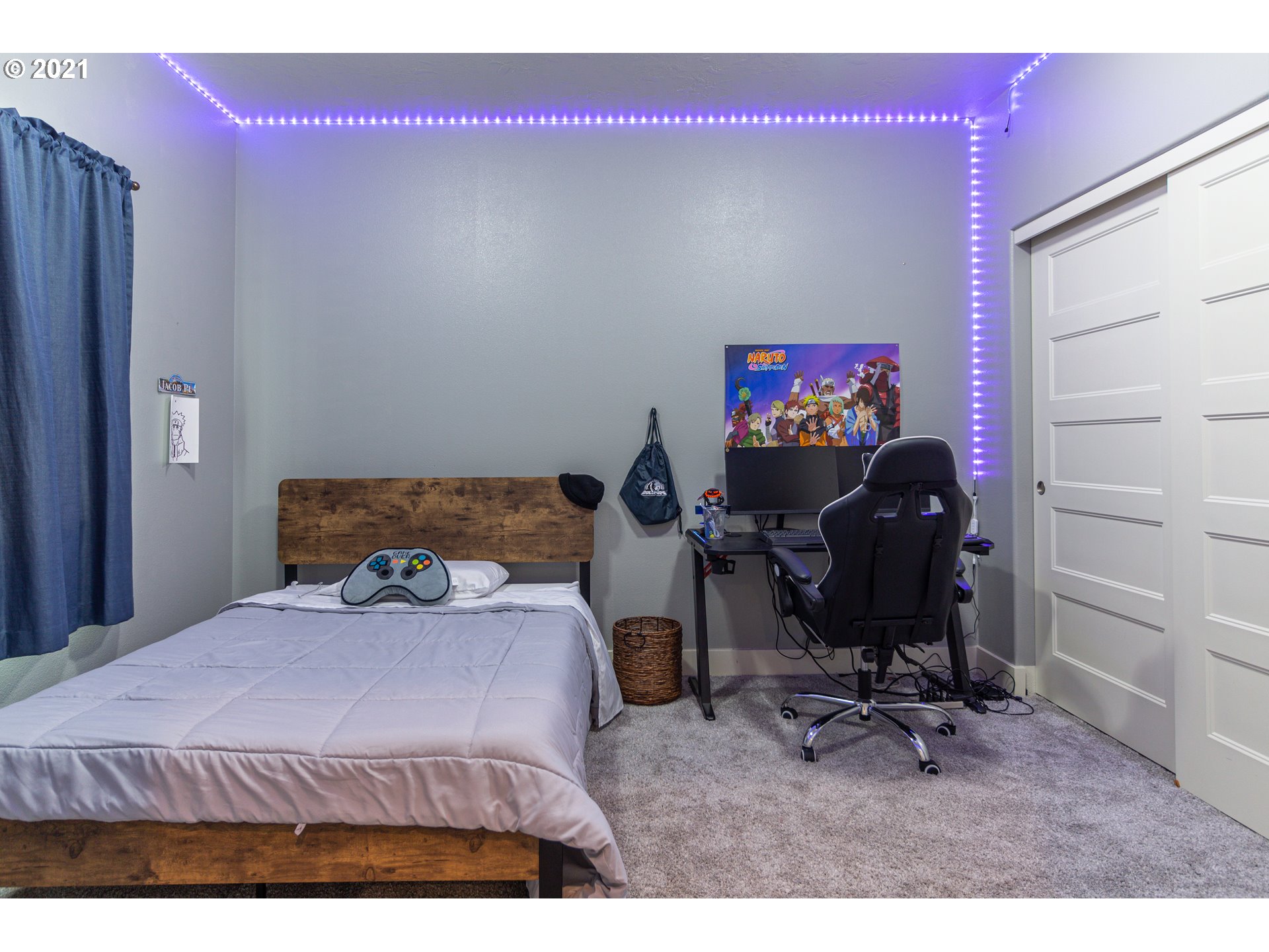 31931 Sun Ridge Lane Hermiston, OR 97838 - Photo 17 of 32 a bedroom with a bed a desk and chair