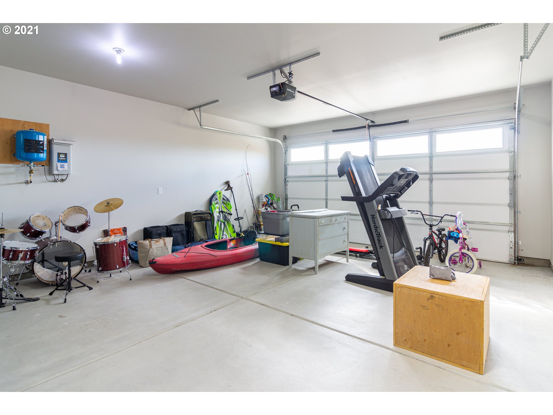 31931 Sun Ridge Lane Hermiston, OR 97838 - Photo 27 of 32 a view of a room with gym equipment