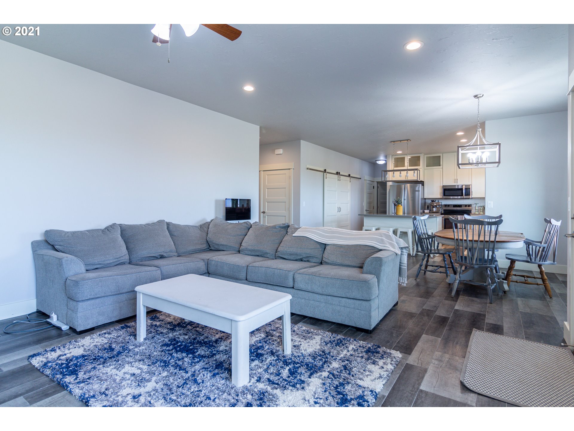 31931 Sun Ridge Lane Hermiston, OR 97838 - Photo 32 of 32 a living room with furniture and a dining table with kitchen view