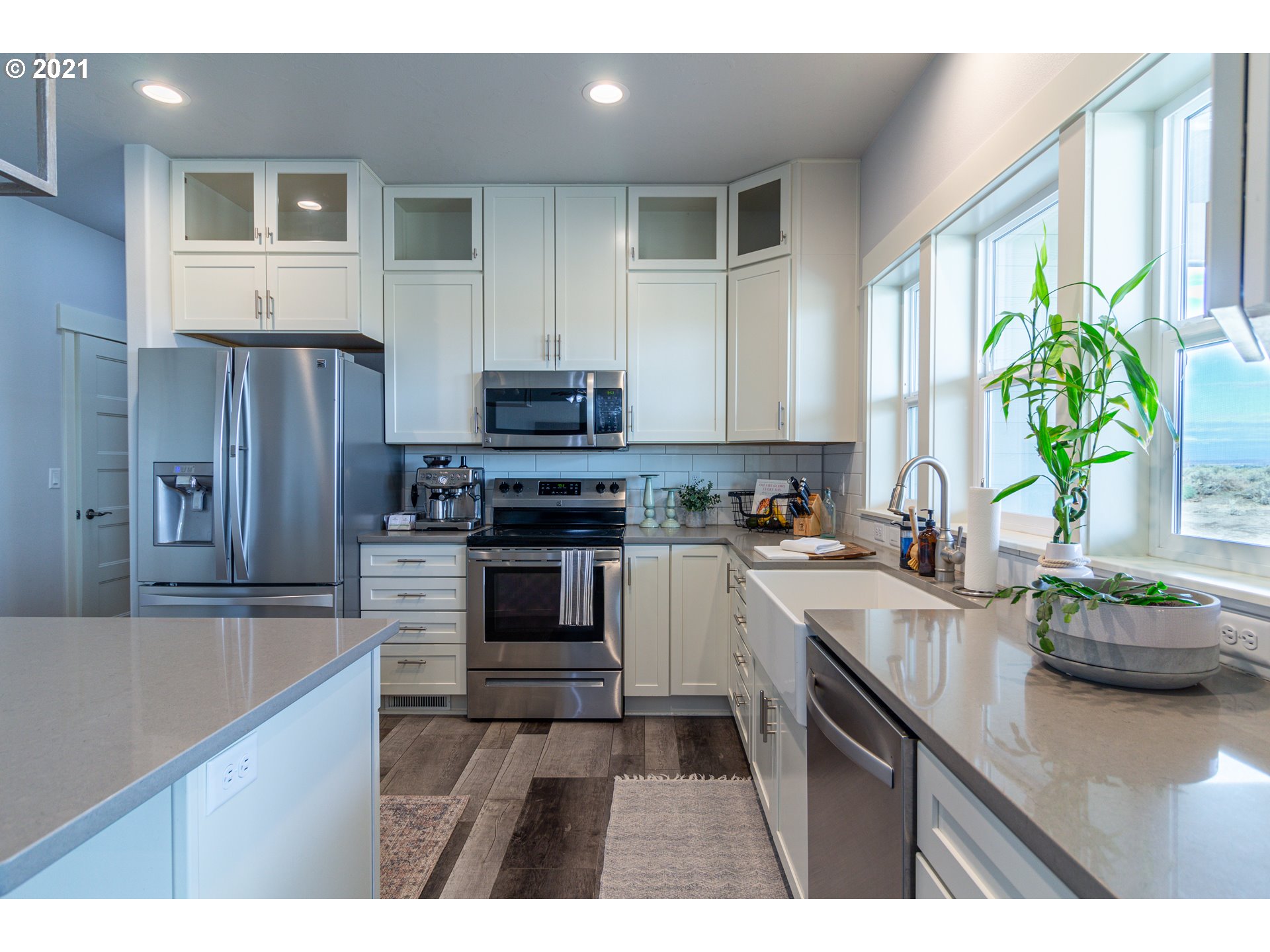 31931 Sun Ridge Lane Hermiston, OR 97838 - Photo 5 of 32 a kitchen with stainless steel appliances a sink a stove cabinets and a window