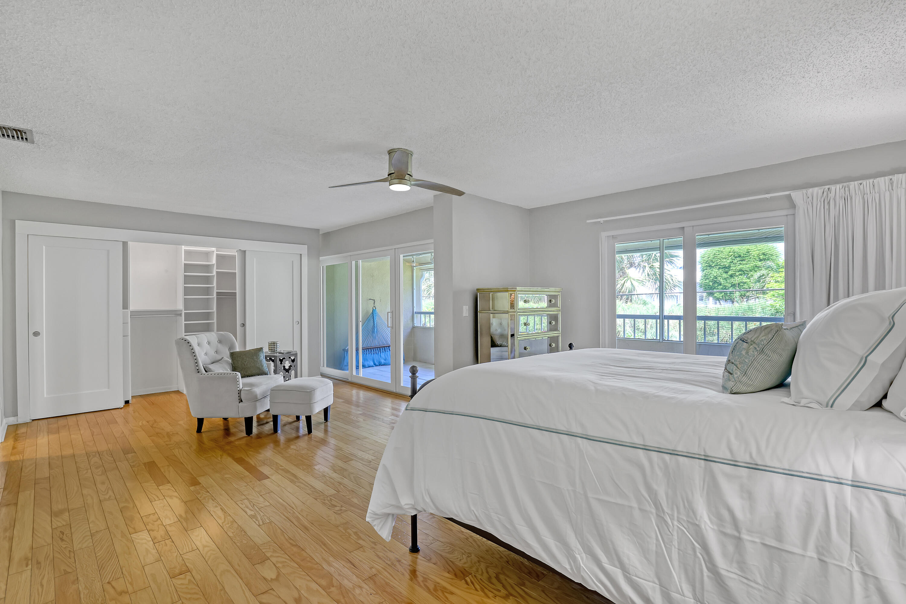 1100 Surf Road, Unit 104 West Palm Beach, FL 33404 - Photo 18 of 49 Primary suite