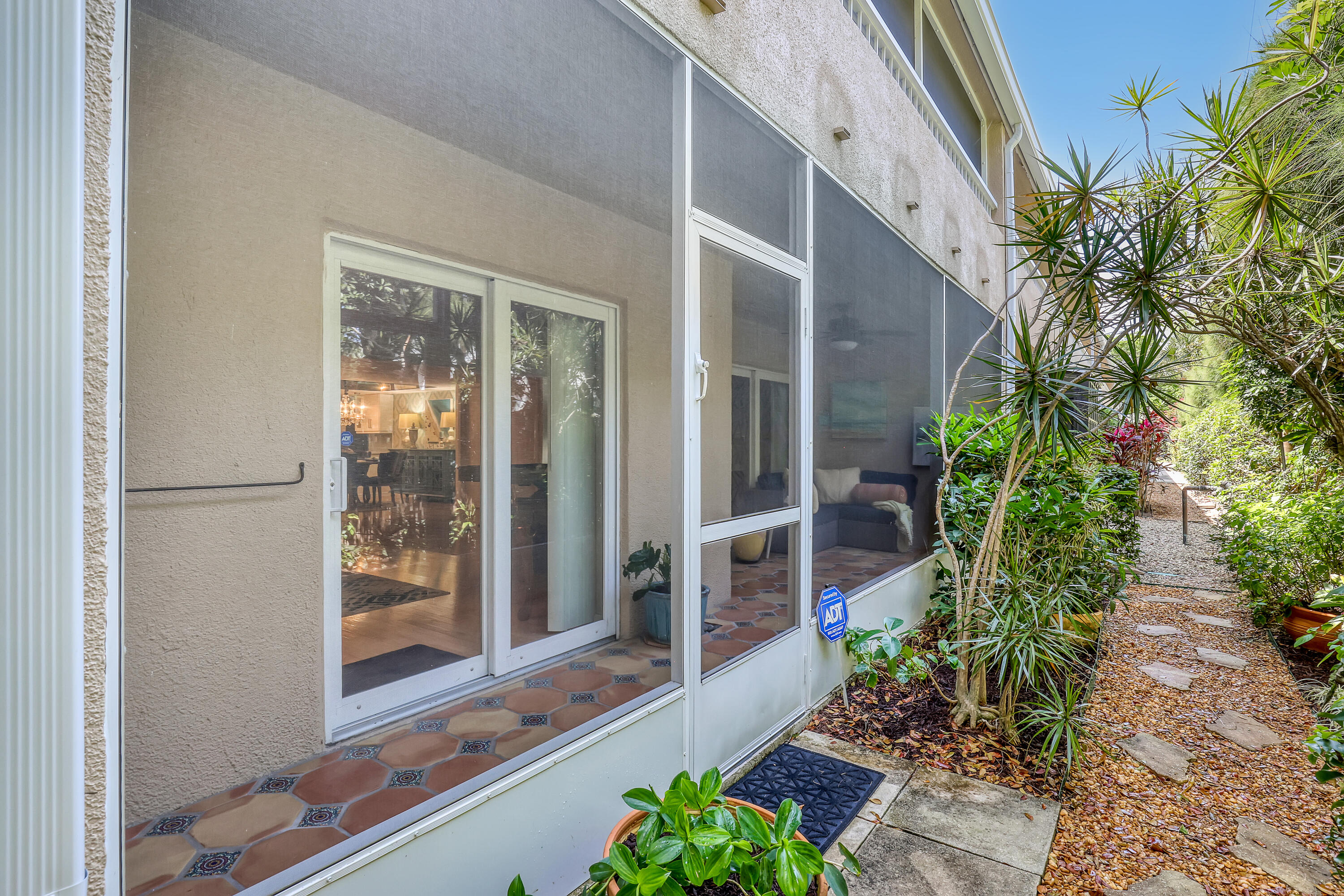 1100 Surf Road, Unit 104 West Palm Beach, FL 33404 - Photo 34 of 49 screened in patio