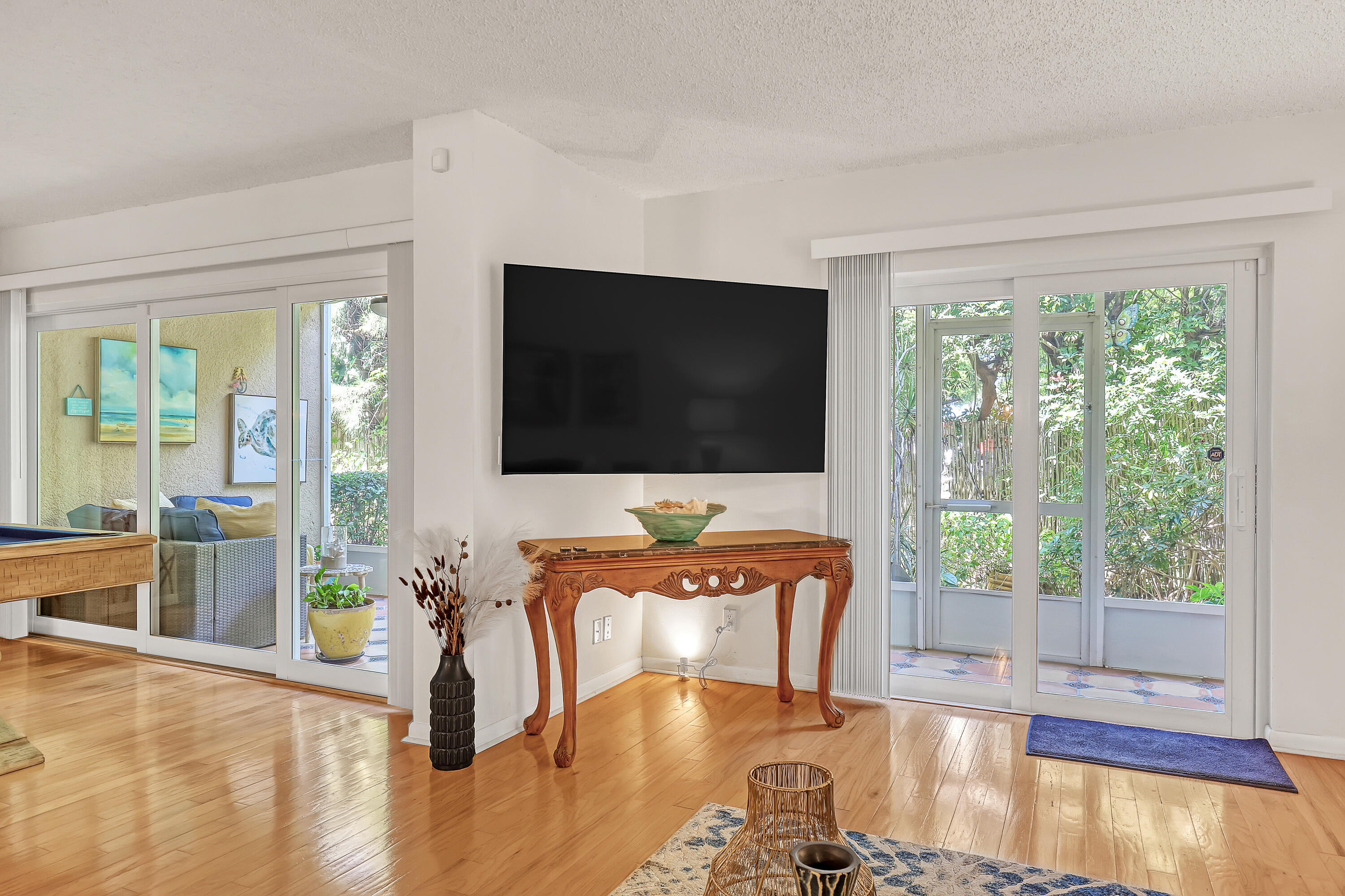 1100 Surf Road, Unit 104 West Palm Beach, FL 33404 - Photo 4 of 49 Living Area