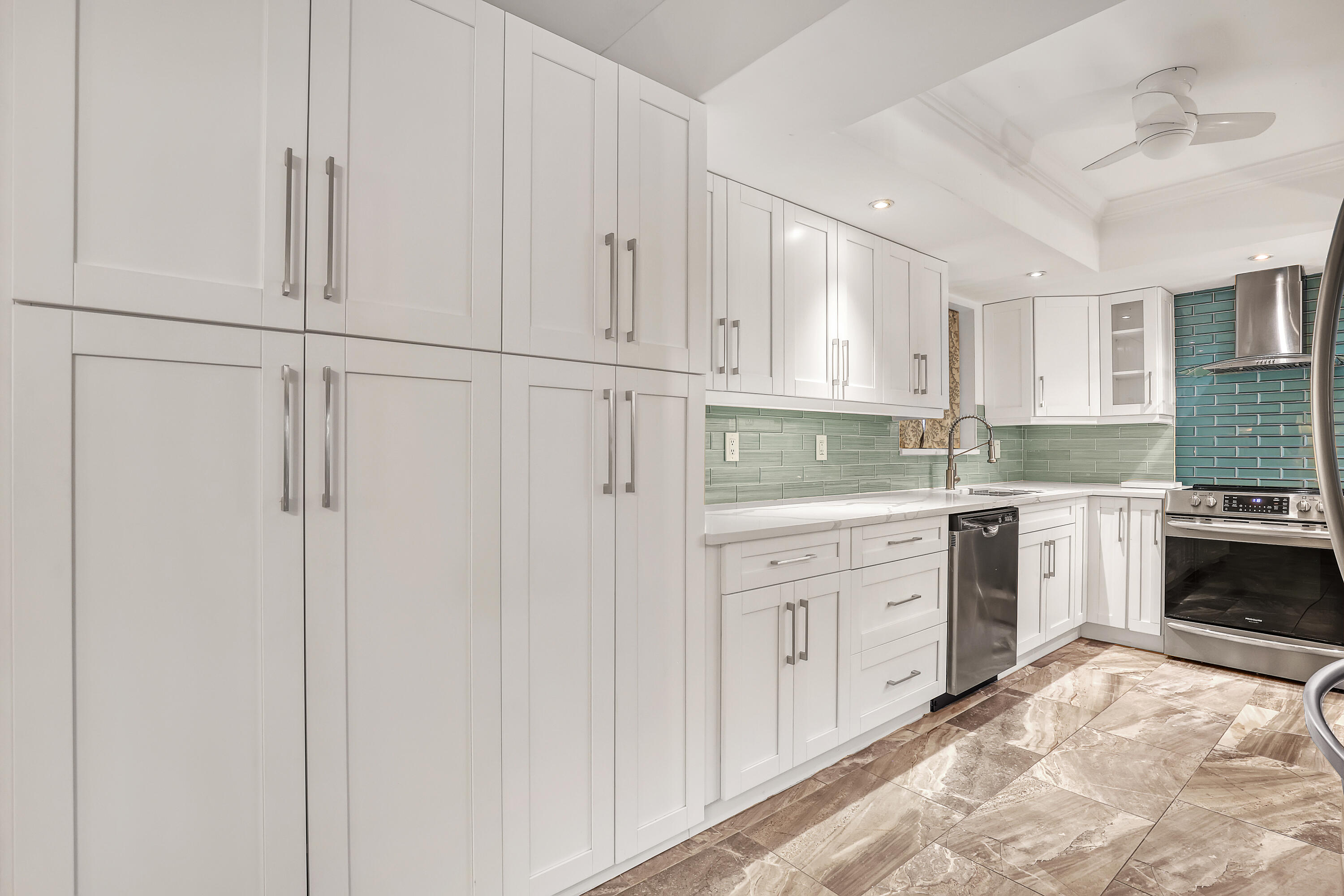 1100 Surf Road, Unit 104 West Palm Beach, FL 33404 - Photo 6 of 49 Kitchen