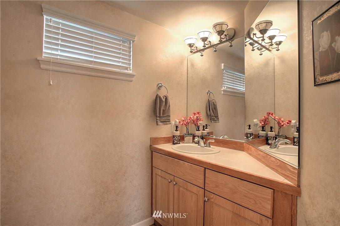 17152 164th Way Southeast Renton, WA 98058 - Photo 5 of 20