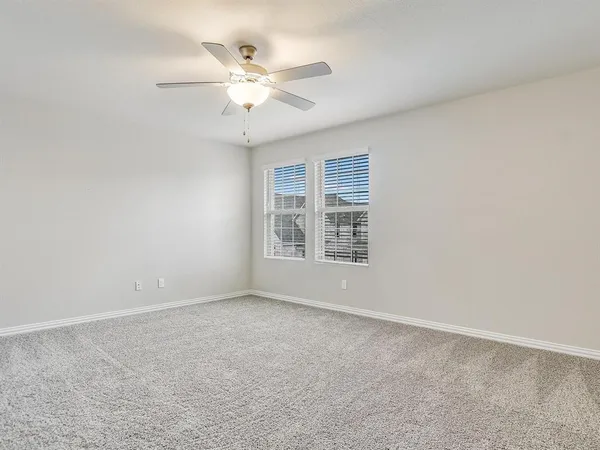 $3,100 | 2612 Gateway Avenue, Corinth, TX 76210