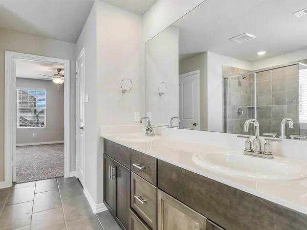 $3,100 | 2612 Gateway Avenue, Corinth, TX 76210