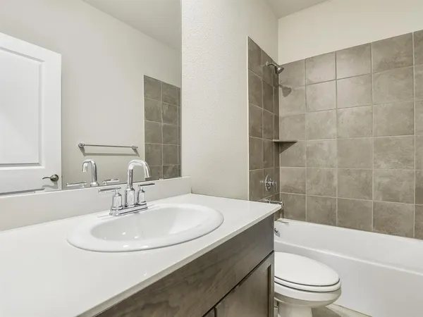 $3,100 | 2612 Gateway Avenue, Corinth, TX 76210