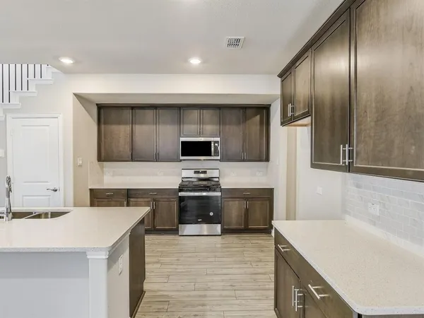 $3,100 | 2612 Gateway Avenue, Corinth, TX 76210