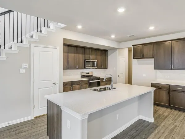$3,100 | 2612 Gateway Avenue, Corinth, TX 76210