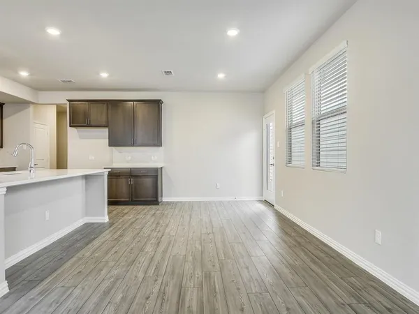 $3,100 | 2612 Gateway Avenue, Corinth, TX 76210