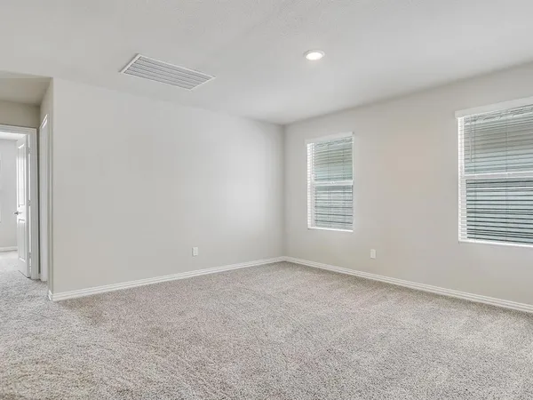 $3,100 | 2612 Gateway Avenue, Corinth, TX 76210
