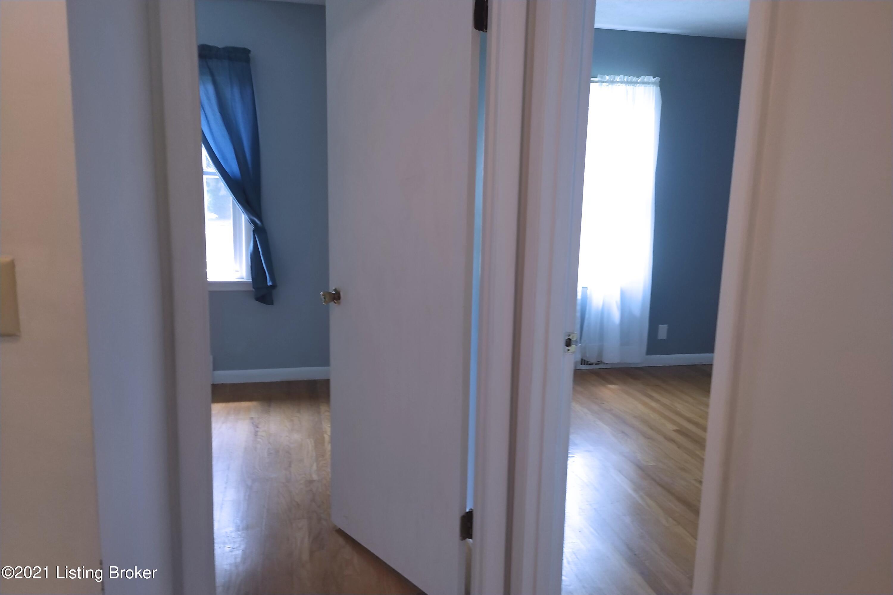 6503 Ridge Cliff Road Louisville, KY 40228 - Photo 26 of 55 Upper_level_hallway2