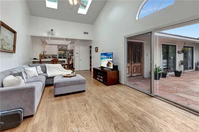 $7,100 | 432 Onda, Newport Beach, CA 92660