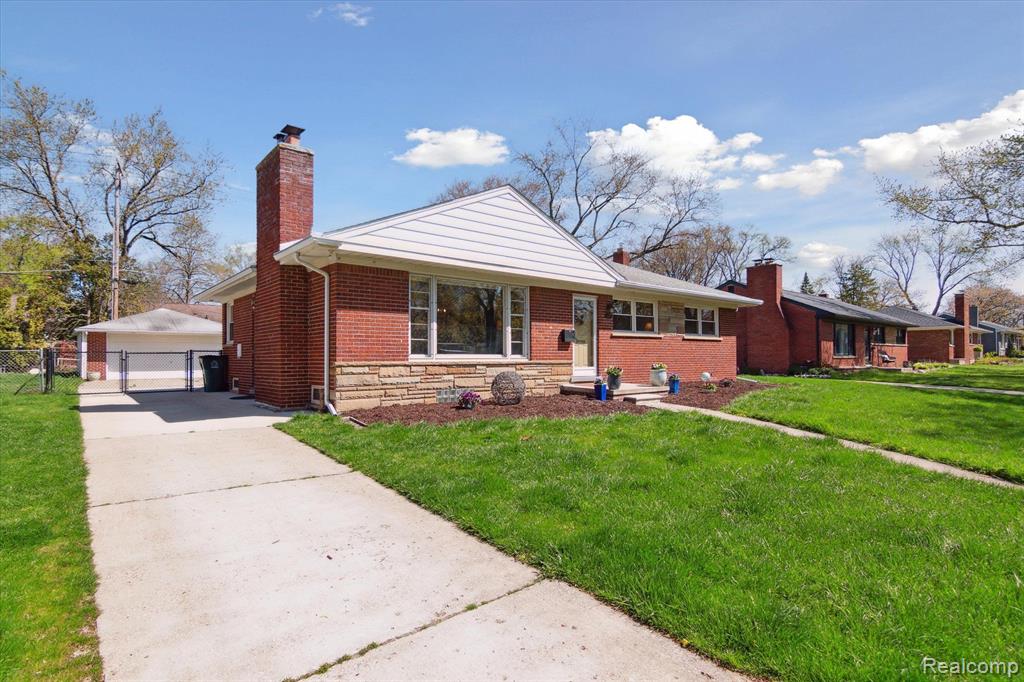 16976 Beverly Road Beverly Hills, MI 48025 - Photo 2 of 30