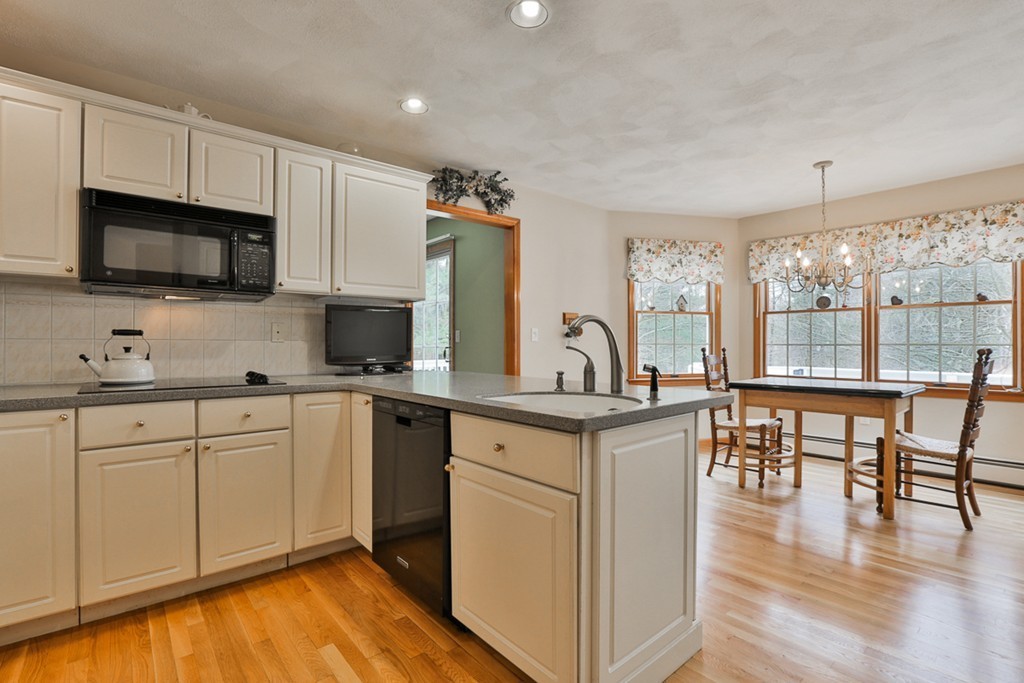 25 Webb Street Middleton, MA 01949 - Photo 11 of 30 Gallery Image 11