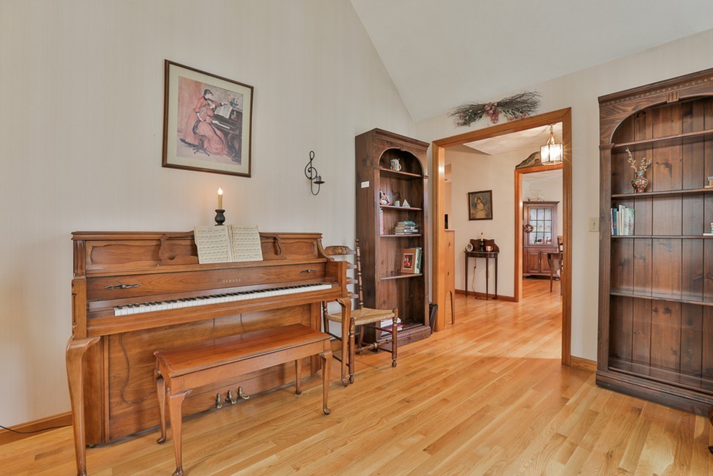 25 Webb Street Middleton, MA 01949 - Photo 3 of 30 Gallery Image 3