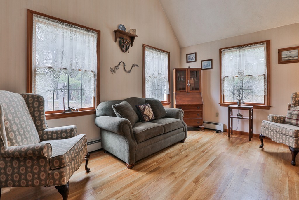 25 Webb Street Middleton, MA 01949 - Photo 4 of 30 Gallery Image 4