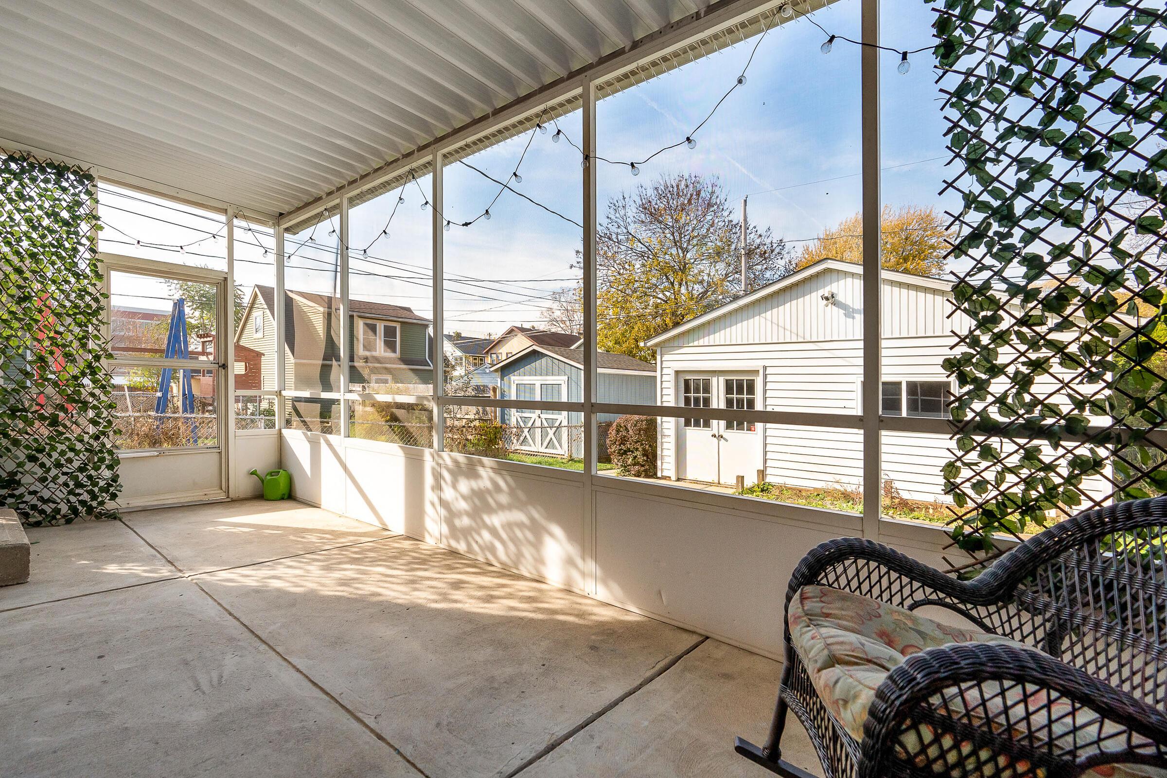 815 Copeland Road Columbus, OH 43212 - Photo 24 of 33 Screen Porch