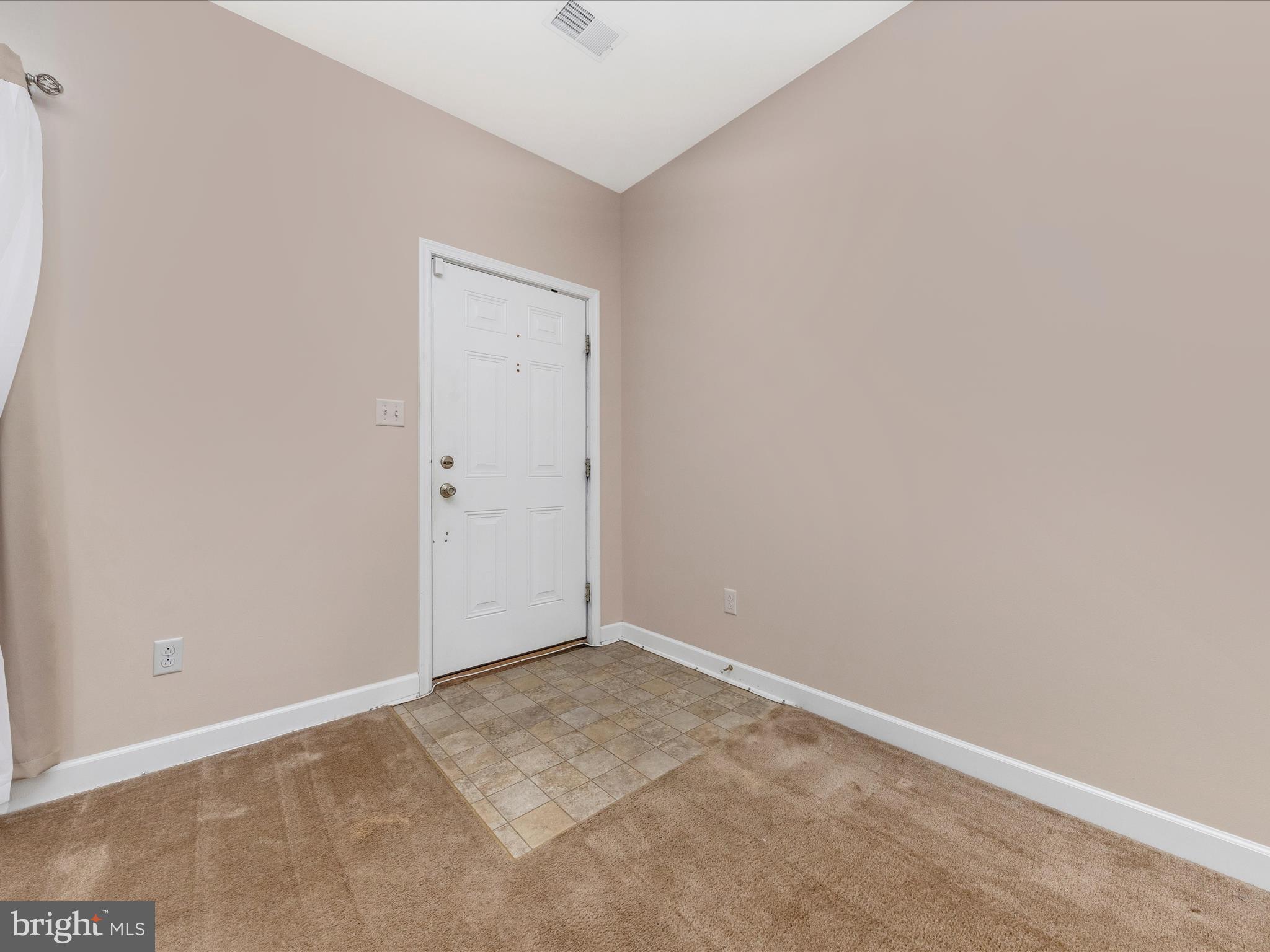 10 Wakefield Road Hagerstown, MD 21740 - Photo 2 of 45 Foyer