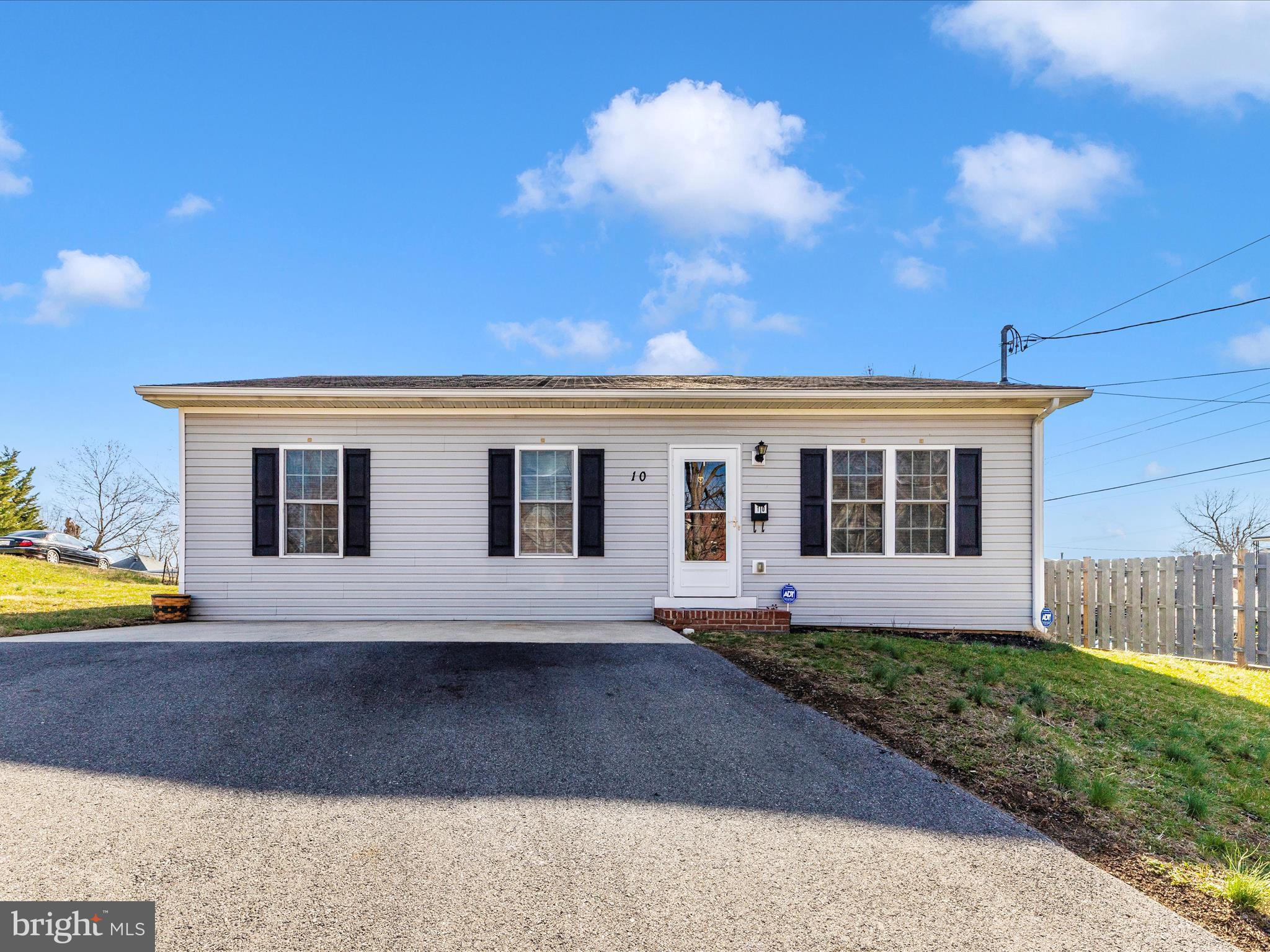 10 Wakefield Road Hagerstown, MD 21740 - Photo 35 of 45 Exterior Front