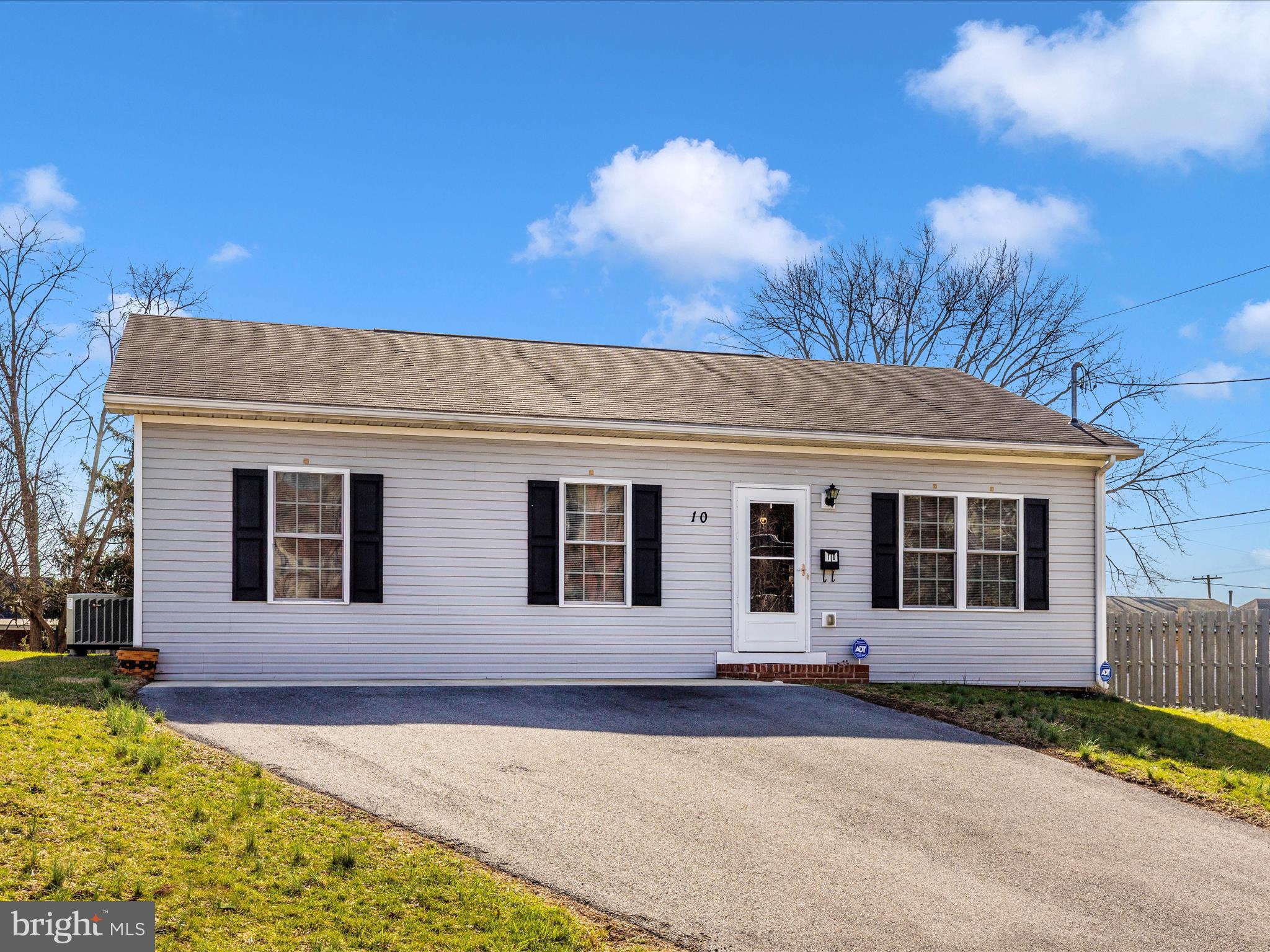 10 Wakefield Road Hagerstown, MD 21740 - Photo 36 of 45 Exterior Front