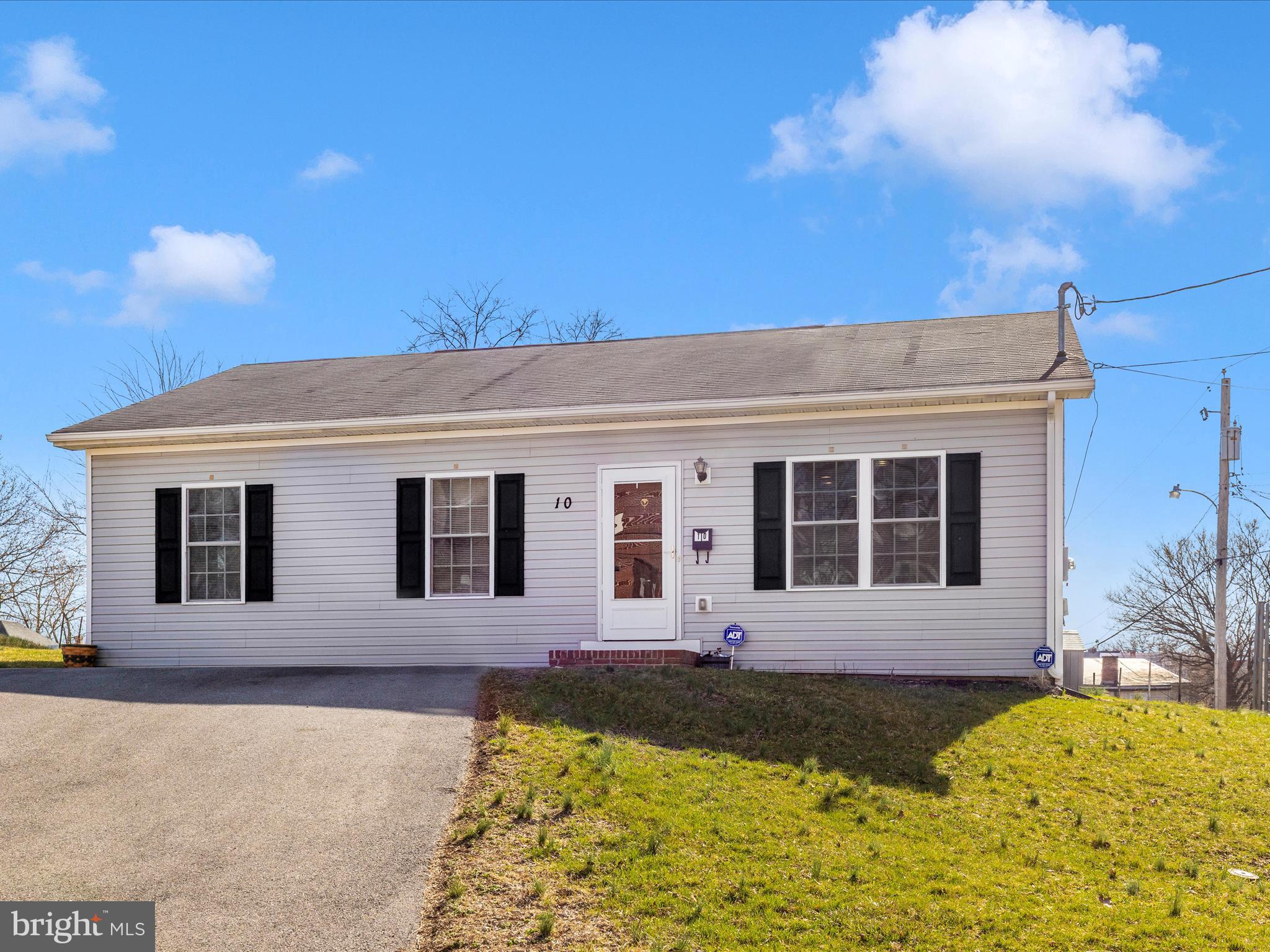 10 Wakefield Road Hagerstown, MD 21740 - Photo 38 of 45 Exterior Front