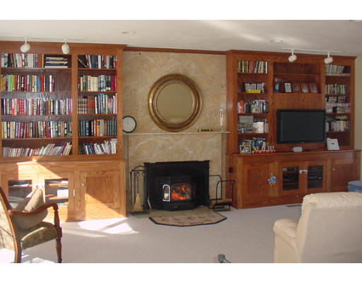 7 Old Harry Road Southborough, MA 01772 - Photo 4 of 14 Gallery Image 4