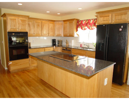 7 Old Harry Road Southborough, MA 01772 - Photo 8 of 14 Gallery Image 8